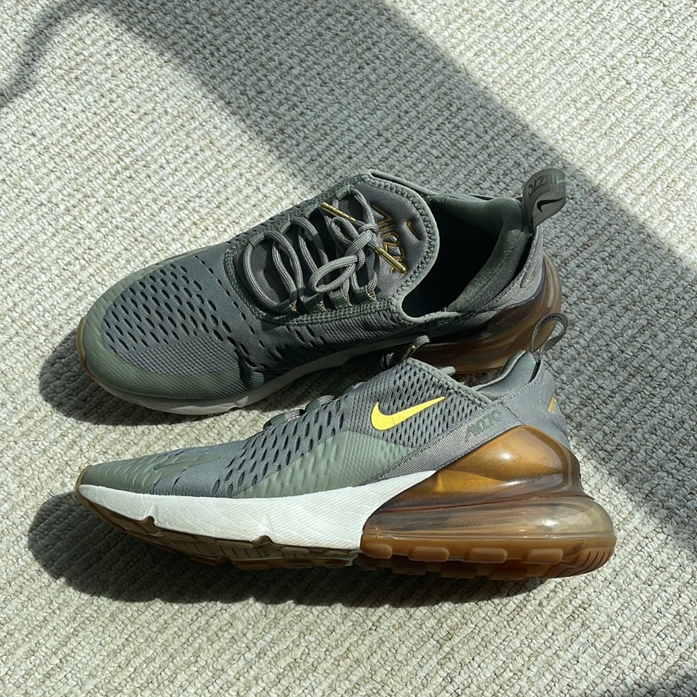 NIKE Air Max 270